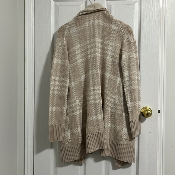 Pink plaid cardigan - Picture 3 of 3